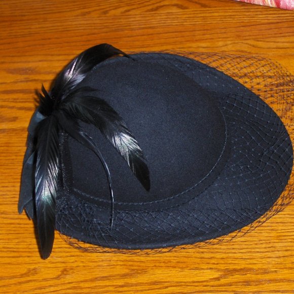 Lancaster Women's Black Hat with Feathers and Netted Felted Wool - Picture 11 of 15